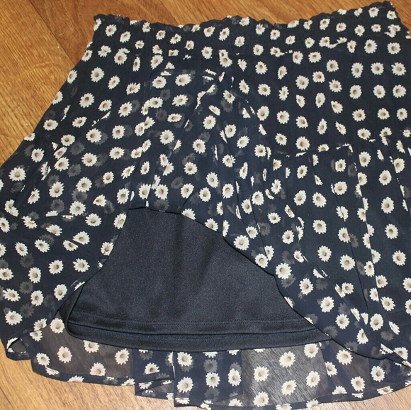 B Jewel Floral Print Skirt Large - Picture 4 of 6